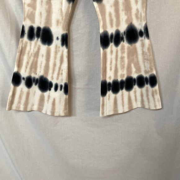 🎉 3 For $20 GB Girls High Waisted Knit Tie Dye Flare Pants Size 6 Stretch NWOT - Picture 5 of 7